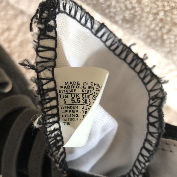 Converse Chuck Taylor high tops size 6 mens/7 1/2 women black/grey. - Picture 5 of 7